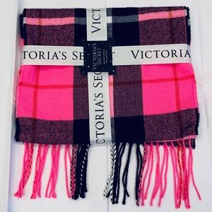 NWT🧣Victoria’s Secret Signature Plaid Scarf
